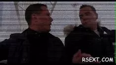 播放 辣妹经历了它的一个洞