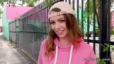 Reproduzir Fumaça adolescente e fucworld-beater publicamente
