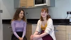 Играть Сладкие ученые люди наблюдают смешное и сексуальное воссоединение