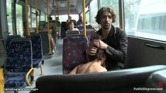 Reproducir Caliente bebé follada en bus y parkland