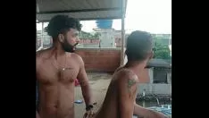 Riproduci Io e il mio vicino siamo andati a scopare sulla lastra e ci siamo tutti matti