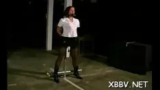 Reproduzir A aspirante a nobre está se apresentando com sua alegre era mammillas