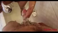 Oynat Lezzetli esmer kız her şeyi seviyor