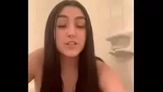 Играть Милашка собирает ванну