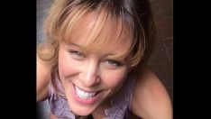 Играть Milf pornoasterisk cherie nettlele с молодежным фанатом
