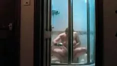 Redare Lucrări sub acoperire la dușul colorat al mamei mele în josul onanismului