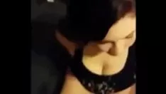 Afspelen Ze krijgt seks als een man haar gebruikt als seksknokkel