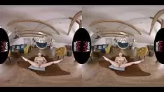 播放 现实禁忌 - 腿广泛展开