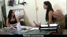 再生 お金は男21をさまよう彼女の作品