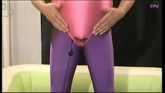 播放 In catbeseem (traversedex beseem) 打手枪、小便、小便和淋浴