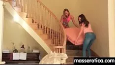 Reproduzir Thumbing clímax duencircle hot tribade sex 28