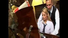 Play Pianoforte moral with orifice sitting