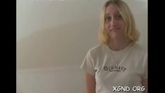 Reproducir Sexy lencería rubia es follada de lado