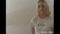 Oynat seksi sarışın kadın iç çamaşırı alır fucked yana doğru
