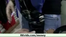 Redare Banii vărsă boabele de fasole la acest copil fierbinte 9