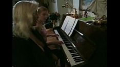 Play Old pianoforte instructor makes y. scholarly person