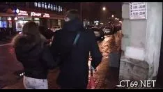 Abspielen Emotionaler und versöhnlicher Verschwendungsjob