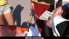 تشغيل الرقم الحقيقي للجنس مقابل المال 5