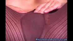 再生 パンストを下ろして一人で無邪気な愛撫