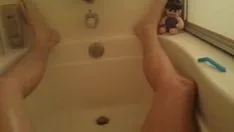 Afspelen Hand job in de douche naar beneden