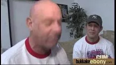 播放 她的第一号种族流浪者集团 9