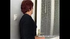 Oynat Boynuzlu ressam genç bir çocukla zirveye çıkıyor