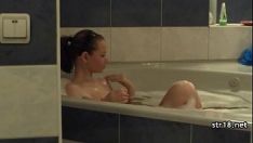 Abspielen Laienhaftes jugendliches Paar beim Sex