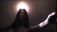 Play Correct 'tween her