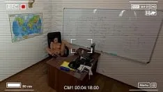 Reproduzir O guarda gravou em uma câmera escondida como eu me masturbo e publicou