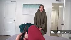 Oynat Başörtülü üvey anne yeni numaralar öğreniyor - lilly hall