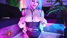 Jouer Virtualgirl et sa dame virtuelle aux trous serrés