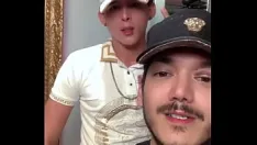 Abspielen Sexy typ kam mit versace aus dem club zurück und zog sich aus