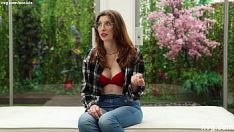 Afspelen Buurmeisje met wilde seksuele energie!