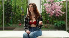 Afspelen Buurmeisje met wilde seksuele energie!