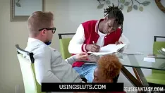 Reproduzir Usingsluts -tutor gratuito usado por uma família - lacey londres