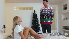 Oynat Genç üvey kızıyla noel- emma hix