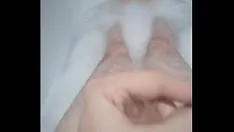 Riproduci Bagnoschiuma e masturbazione allo stesso tempo