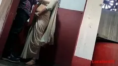 Reproducir Esposa del pueblo folla en el baño (video oficial de localsex31)