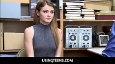 Riproduci Usingteens - rosalyn si inginocchia e prova a succhiare il cazzo del ragazzo