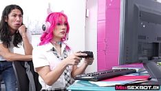 Играть Misssexbot - выиграй все свои игры в валонтат с этим горячим секс-ботом-геймером jazmin luv, пока ты трахаешь ее, ударяя по ее сочной киске
