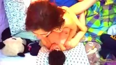Oynat Kızıl Saçlı Gencin Tutkulu Deepthroat Oral Seks