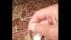 Abspielen Cremiges Harnröhrenspiel: Milchausdrücke mit Kaffeelöffel-Masturbation