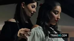 Riproduci Natalie Mars, la bellissima trans con un cazzo spesso