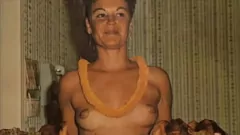 Putar Retro Lesbian Encounter: Big Tits Vintage Pornstalgia