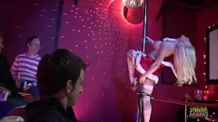 再生 クリスマスアナル祭典：グループセックス乱交のストリップクラブ熟女