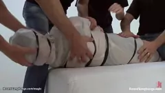 Odtwórz Dominica Phoenix przejmuje kontrolę w intensywnej grupie Gangbang
