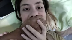 再生 彼女が目覚めるまで制服を着た義理の妹とハードコアセックス