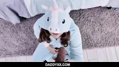 Reproducir Pappaxx - fucworld-beater 18yo gran culo adolescente tread girl en onesie pov - treadhie staar