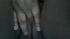 Oynat Benim lezzetli pisi-kedimi tek başıma parmaklıyorum