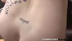 Afspelen Oma's met grote tieten verslaan elk ongewoon